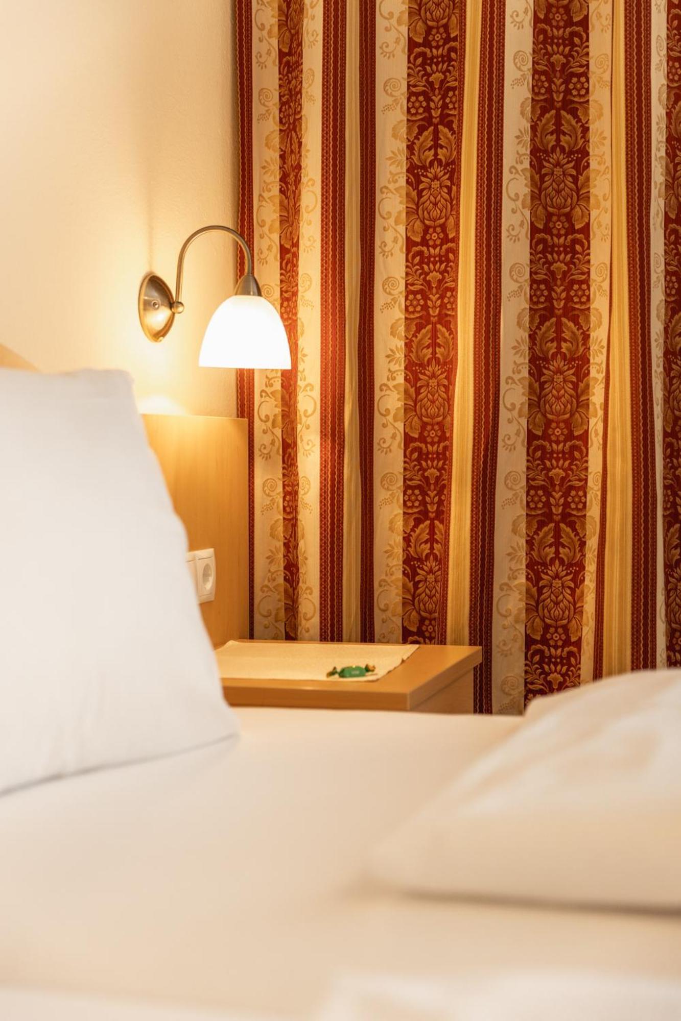 Landhotel Stofflerwirt ซังคท์มิคาอิลอิมลุงเกา ภายนอก รูปภาพ