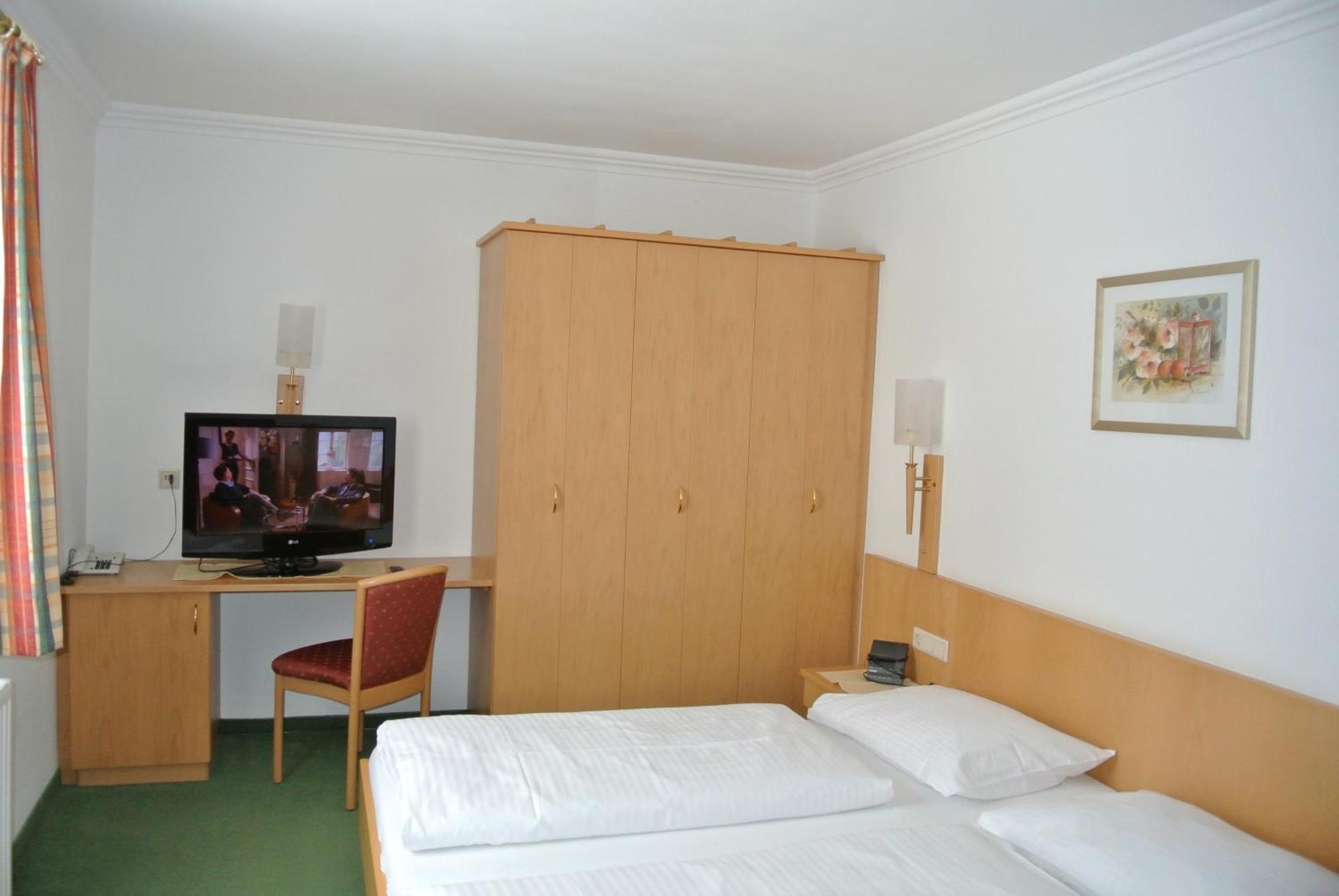 Landhotel Stofflerwirt ซังคท์มิคาอิลอิมลุงเกา ภายนอก รูปภาพ