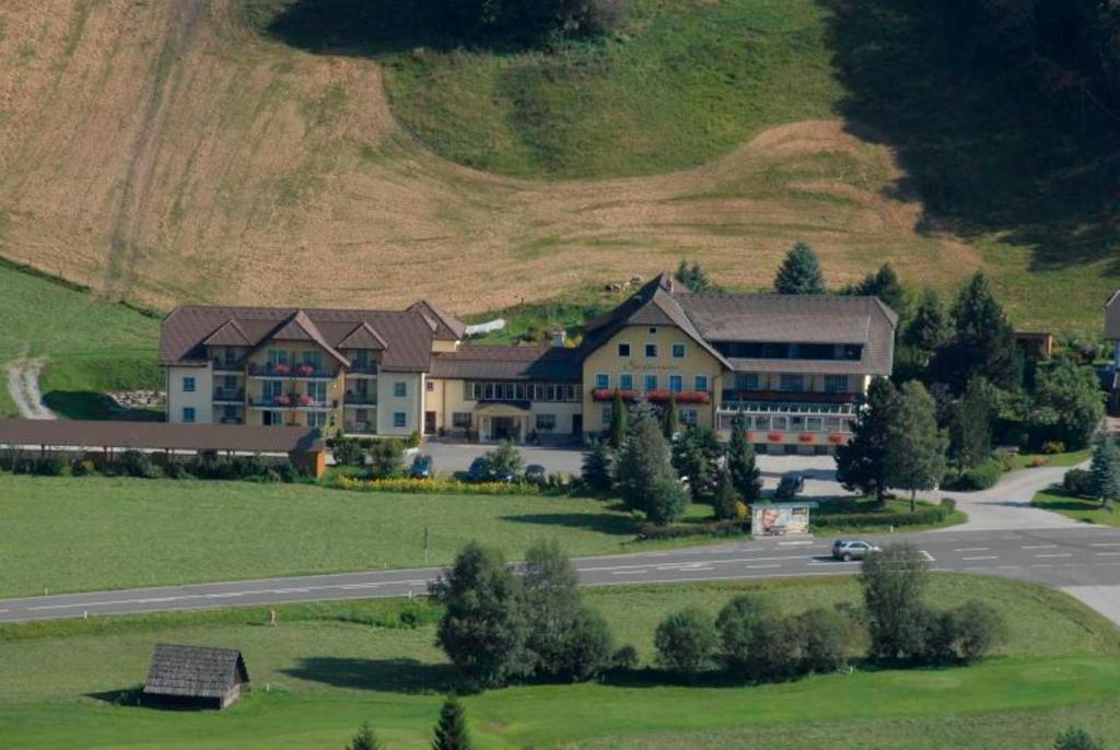 Landhotel Stofflerwirt ซังคท์มิคาอิลอิมลุงเกา ภายนอก รูปภาพ