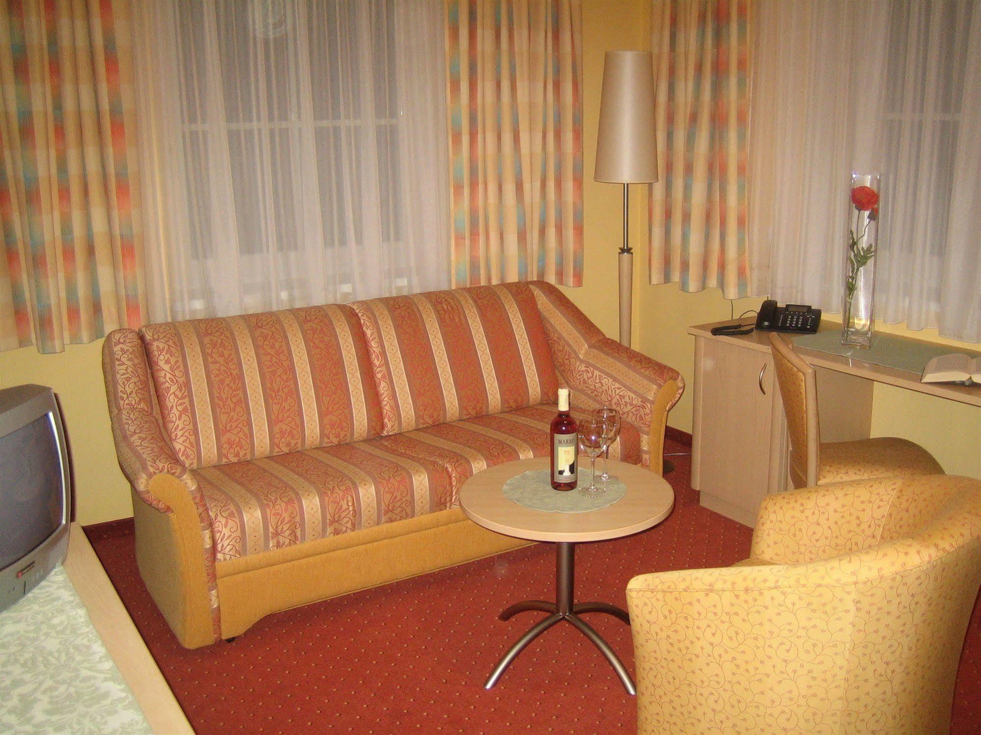 Landhotel Stofflerwirt ซังคท์มิคาอิลอิมลุงเกา ภายนอก รูปภาพ
